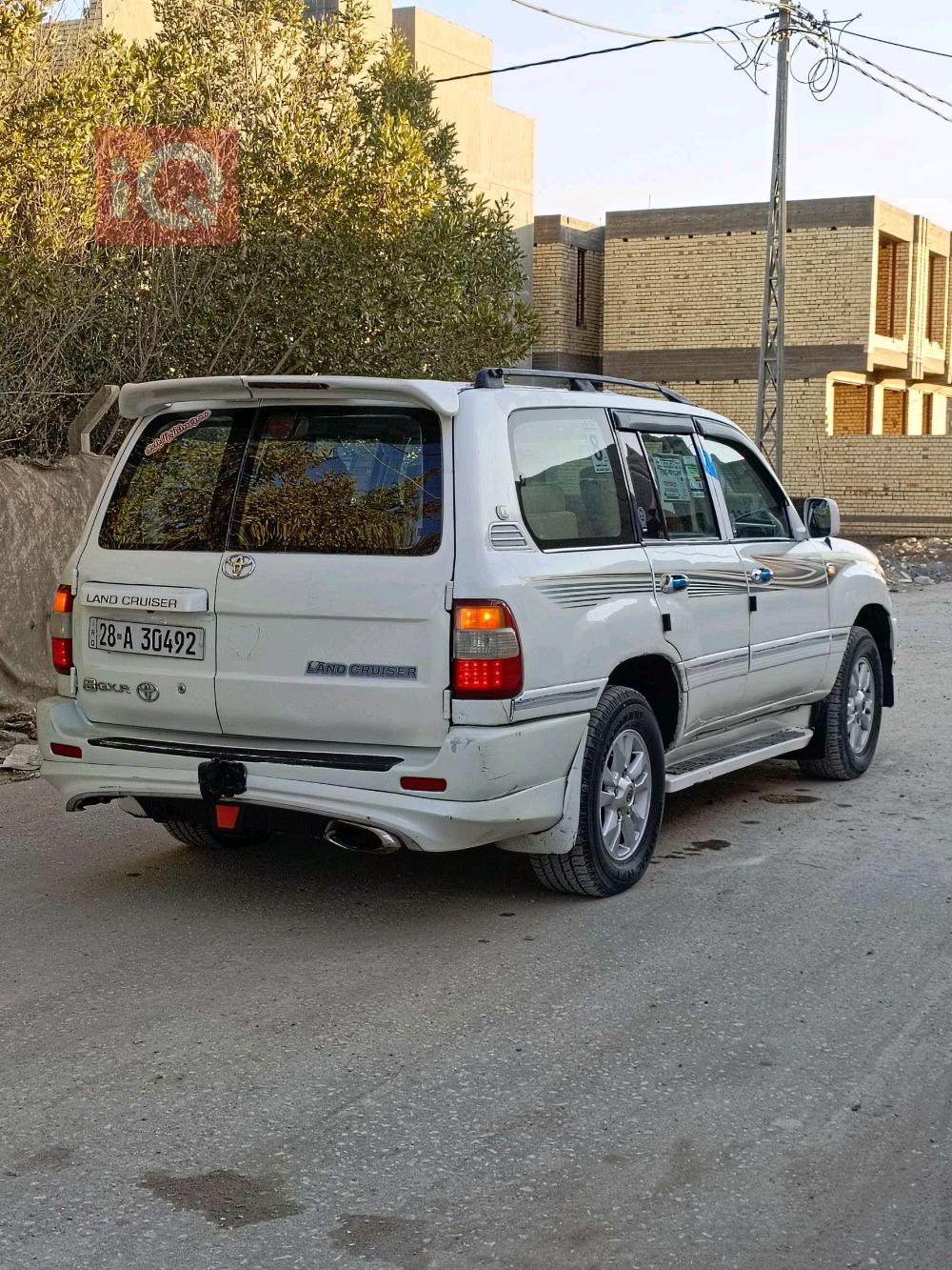 تۆیۆتا لاند کروزەر